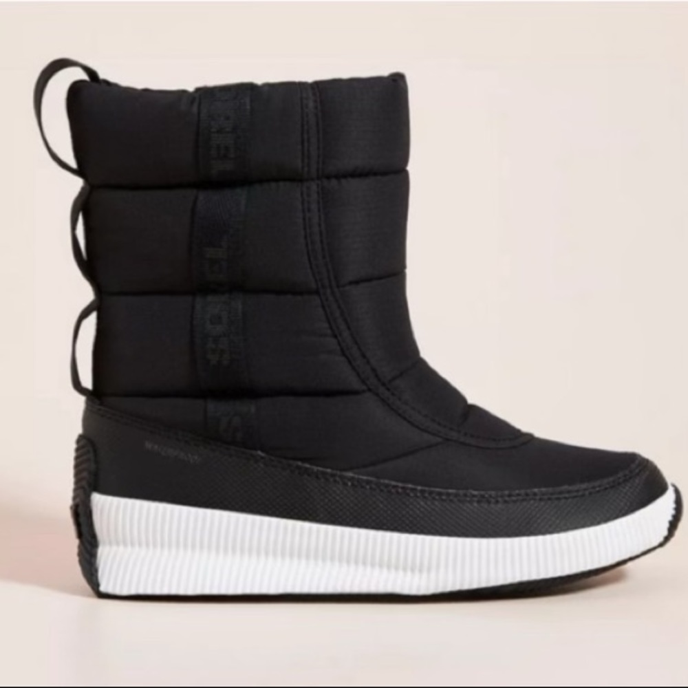 NWT Sorel Out N About Black Puffy Mid Weather Boots